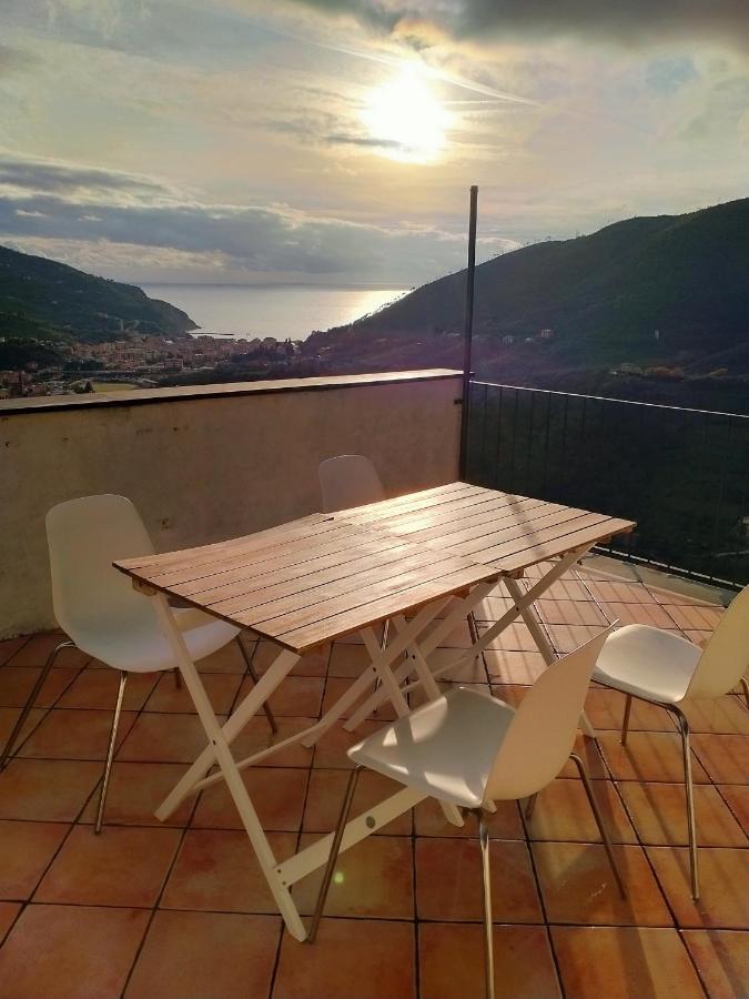 Trilocale In Dimora Tipica Apartment Montale  Bagian luar foto