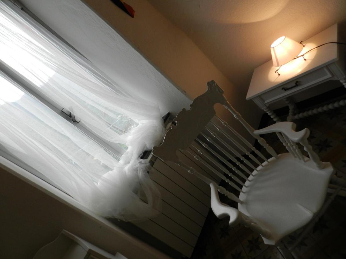 Trilocale In Dimora Tipica Apartment Montale  Bagian luar foto